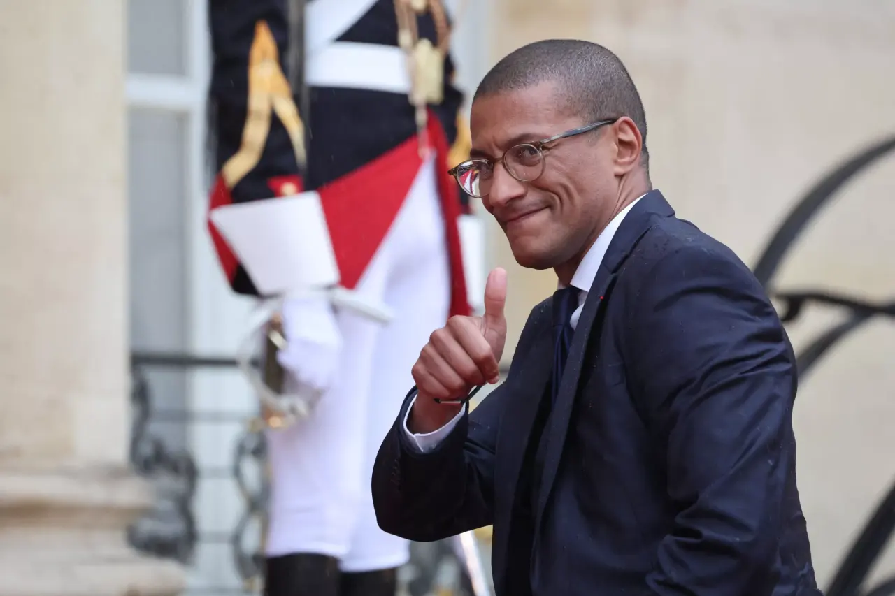 Karim Bouamrane confirme sa candidature à l'élection présidentielle française de 2027 en dehors du processus de primaire