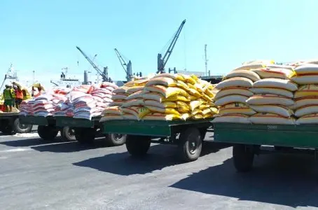 Madagascar suspend les taxes sur le riz importé pour stabiliser le marché avant la période de soudure