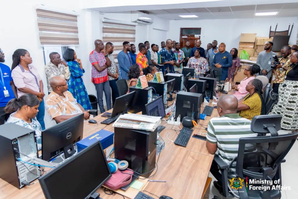 Ghana : le gouvernement récompense les agents des passeports, salués pour leur intégrité et leurs réformes