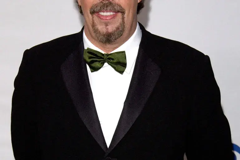 Tim Curry, légende du cinéma et du théâtre, s’éteint à 80 ans après une carrière iconique