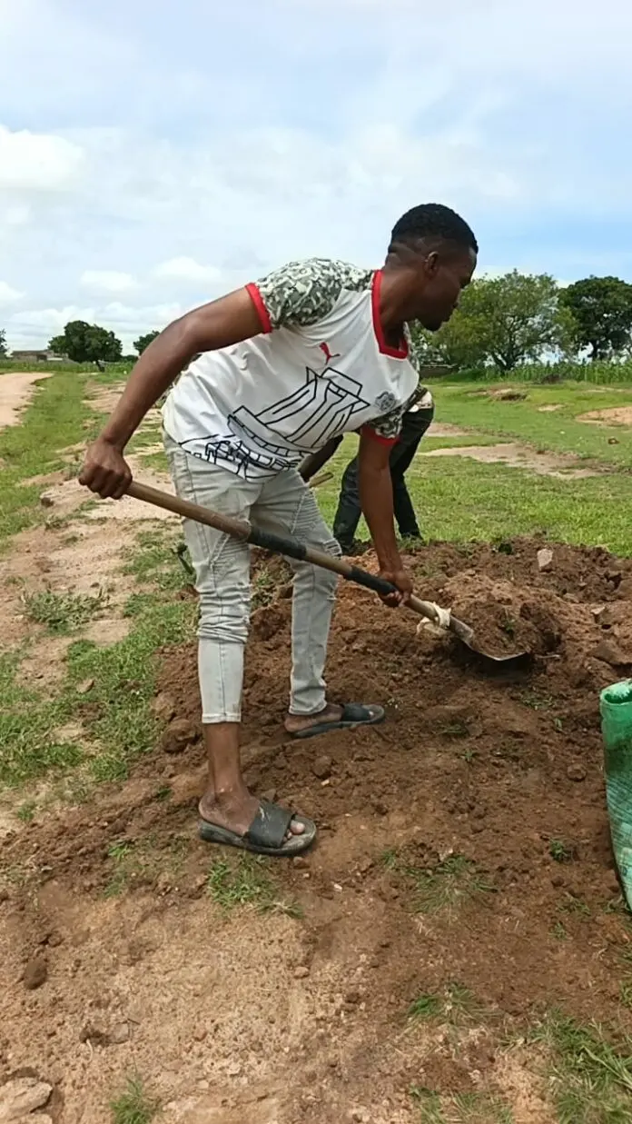 À Zonsé, la jeunesse s'organise pour désenclaver l'axe vital reliant Wangala