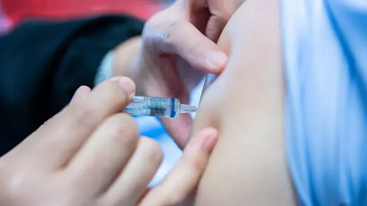 Le vaccin contre le zona offrirait une protection inattendue contre les maladies cardiovasculaires