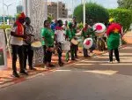 Les Étalons lutteurs burkinabè célébrés à leur retour : huit médailles et un appel à mieux les préparer