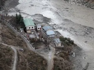Catastrophes glaciaires : retour sur les tragédies historiques face au drame actuel au Népal et au Tibet