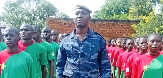 Au Burkina Faso, les jeunes immergés dans le patriotisme reviennent transformés : et si l’expérience changeait le pays ?