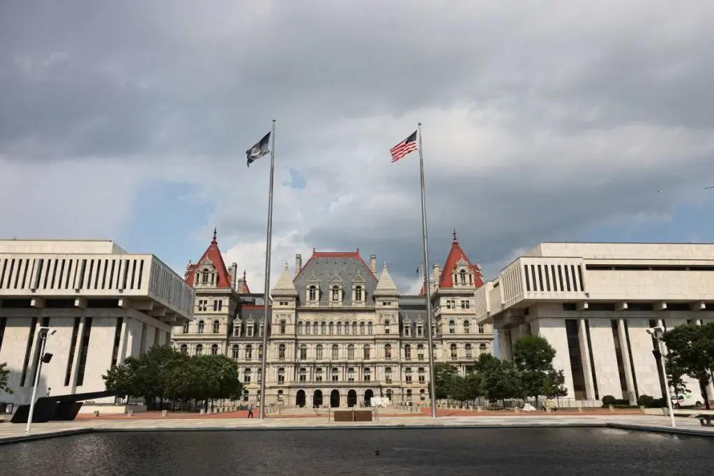 Une Américaine accusée d'avoir planifié un attentat contre le Capitole de l'État de New York