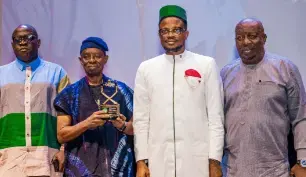 Tunde Kelani aux jeunes cinéastes : « Racontez l’Afrique authentique et domptez l’IA »