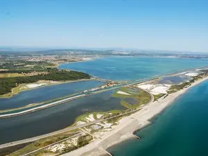 Le littoral méditerranéen face à l’urgence climatique : plages en sursis et villes condamnées à reculer