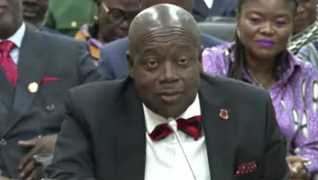 Le candidat à la Cour suprême du Ghana défend l'Acte des Tribunaux publics devant le Parlement