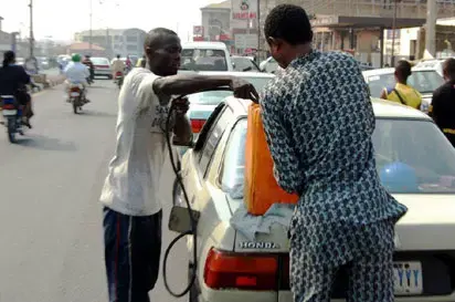 Le Nigeria paie le prix fort de la fin des subventions pétrolières : qui en profite vraiment ?