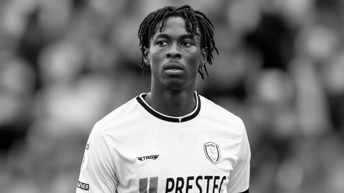 Un jeune footballeur de 25 ans s’effondre et meurt en plein match au Portugal