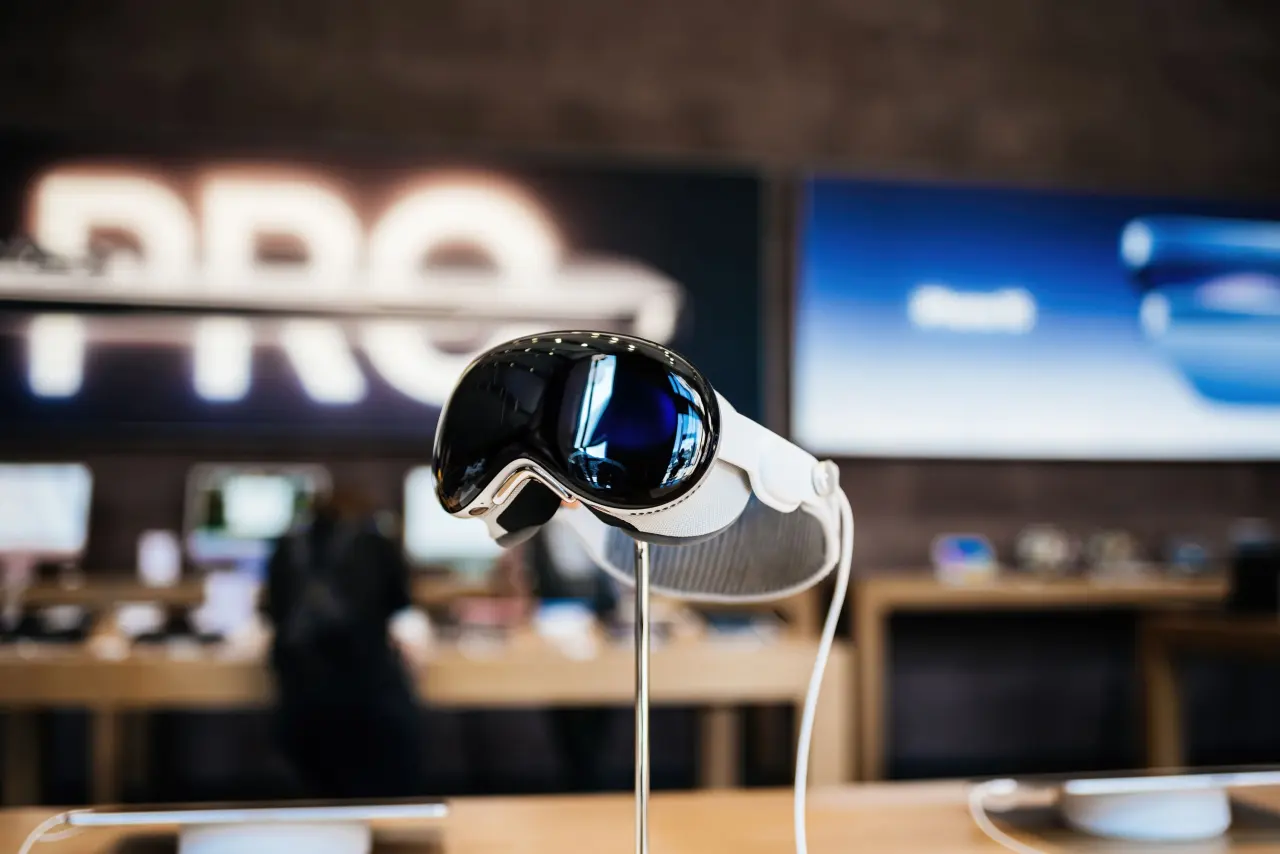 Apple réoriente ses priorités technologiques et réduit les effectifs dédiés au casque Vision Pro