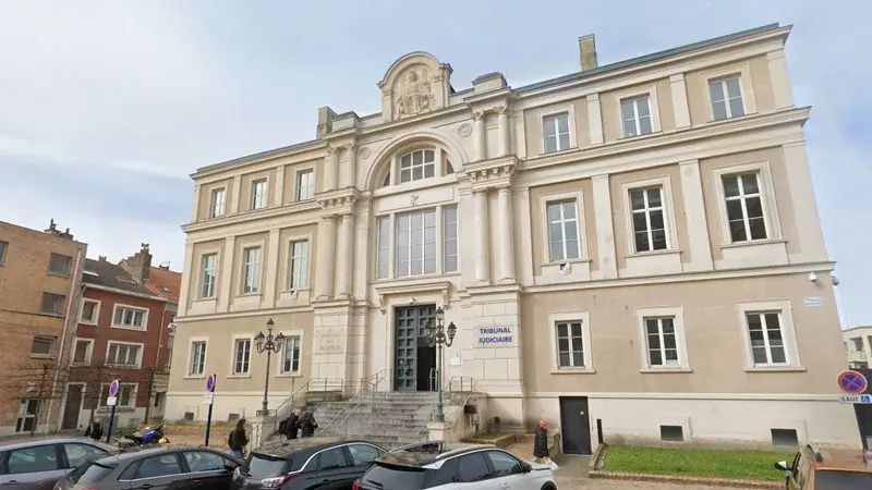 À Dunkerque, des familles de migrants réclament la restitution des corps après un naufrage dans la Manche