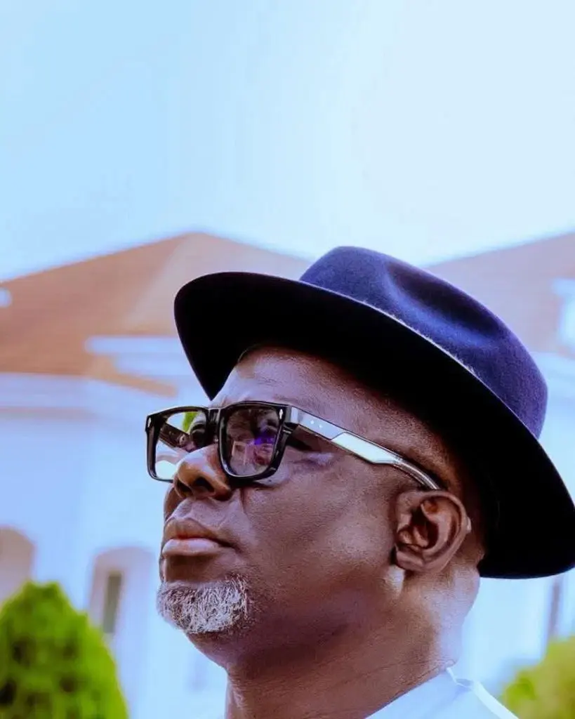Le gouverneur de l'État du Delta au Nigeria dévoile les disparités salariales au sein de son administration