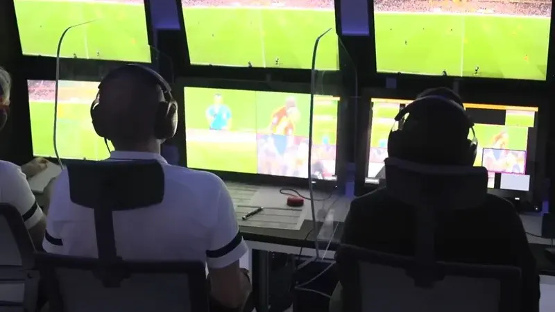 Premier League élargit le VAR : nouvelles interventions sur les corners et les secondes cartons jaunes, un défi pour Arsenal