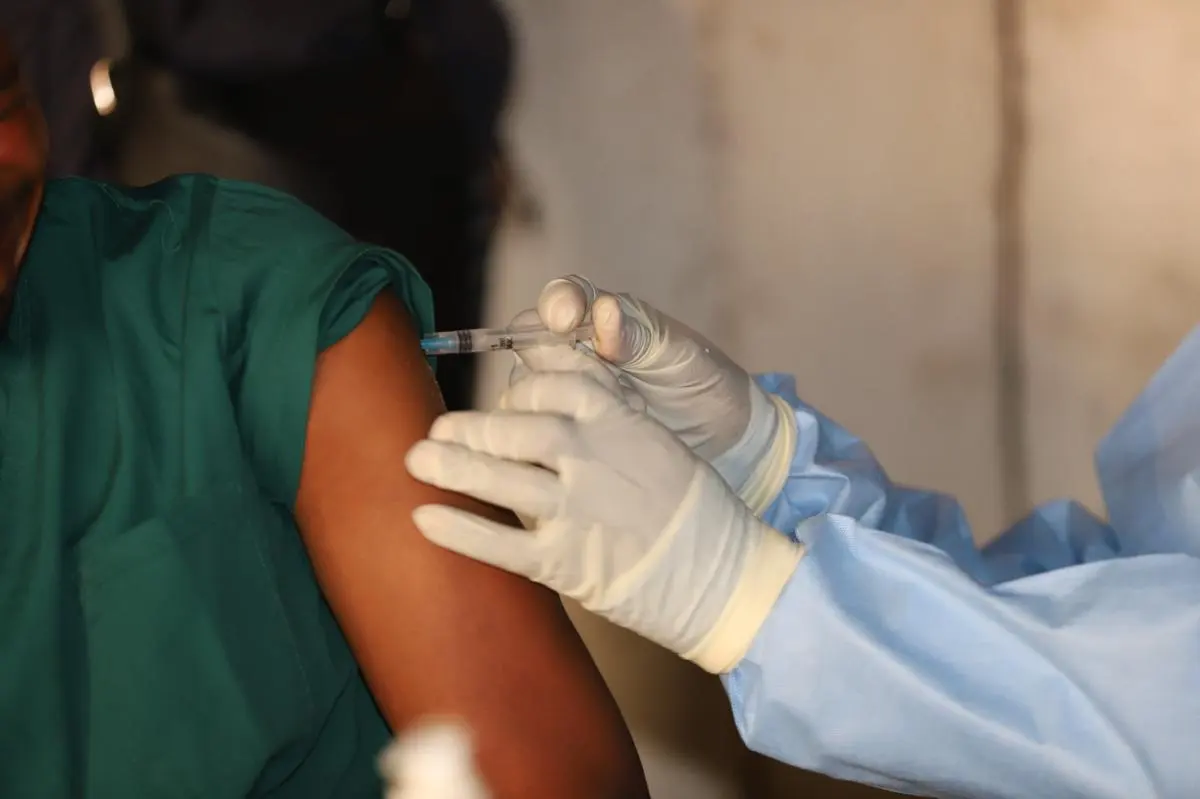 L’OMS injecte 70 000 doses de vaccin contre Ebola en RDC pour endiguer l’épidémie meurtrière