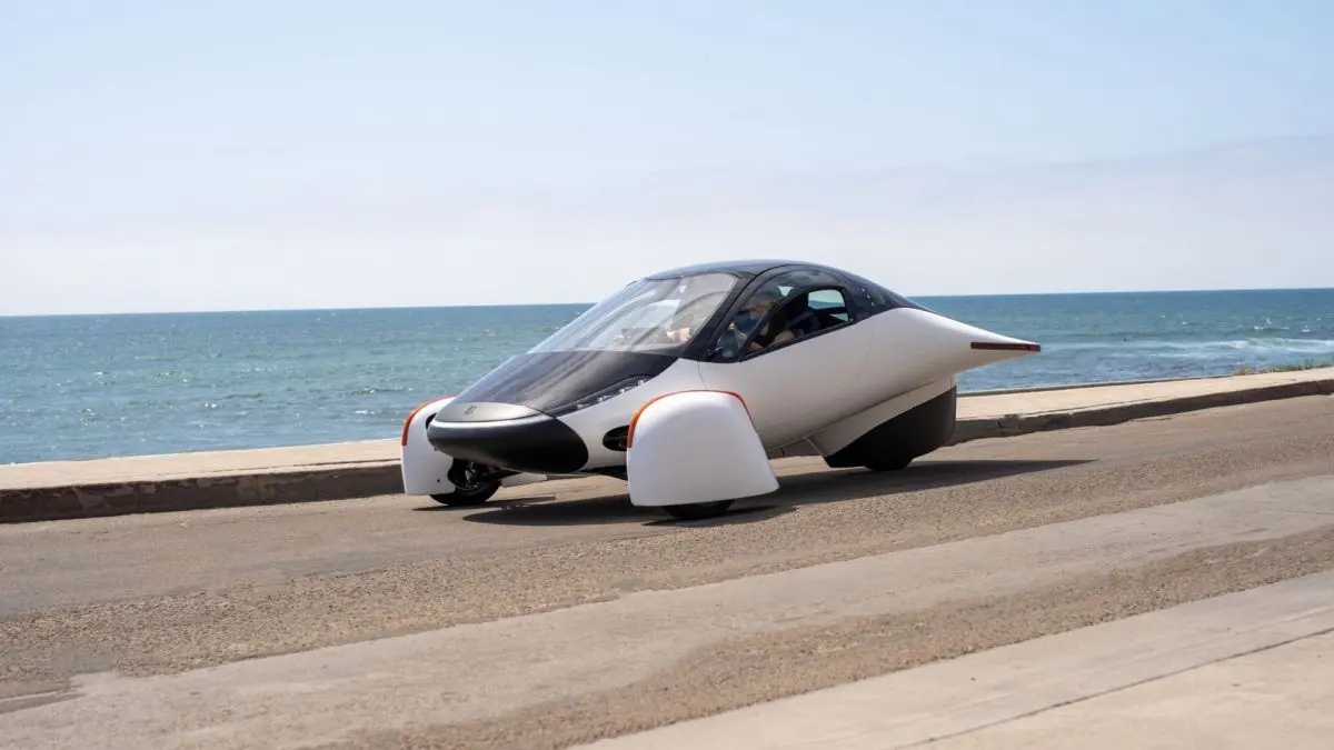 La voiture solaire d'Aptera dépasse les prévisions énergétiques lors de tests indépendants