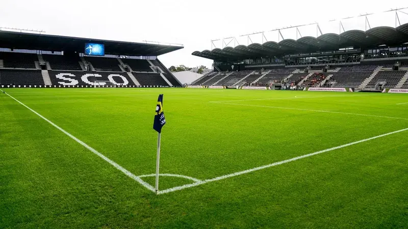 Accessibilité du football européen : la Ligue 1 face au défi du pouvoir d'achat des supporters