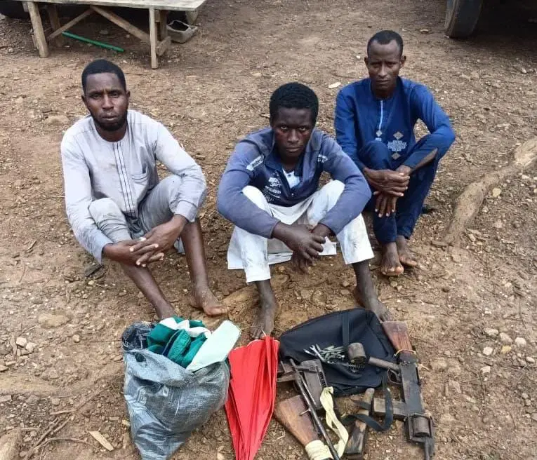 L'armée nigériane démantèle des réseaux terroristes dans le Nord-Ouest : 3 arrestations et destruction de bases à Kaduna et Katsina