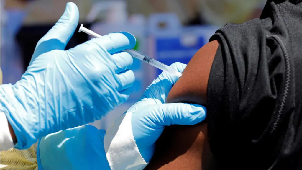 La République démocratique du Congo déploie la vaccination contre Ebola à Kisangani pour freiner l'épidémie