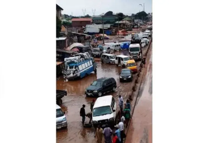 Le gouvernement nigérian impose un ultimatum de 14 jours à CCECC pour réhabiliter l'axe routier Benin-Asaba