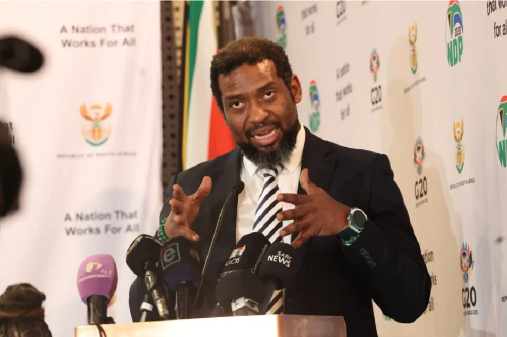 Manamela sous pression sur les conseillers du NSFAS : qui a validé leur rémunération ?