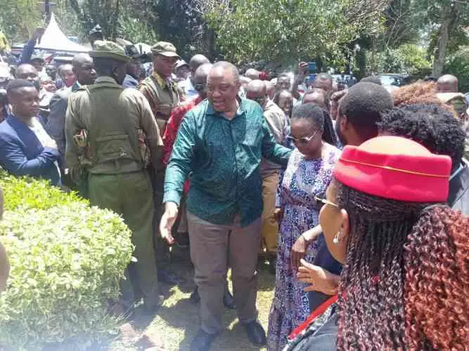Uhuru Kenyatta réaffirme son retrait de la politique : les Kenyans choisiront leur président en 2027