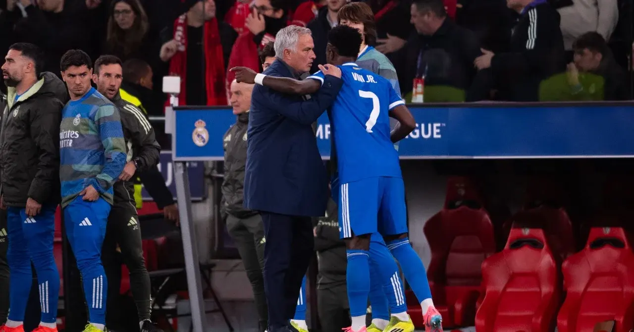 Vinicius Junior signe jusqu’en 2032 : Mourinho révèle pourquoi le Brésilien est irremplaçable au Real Madrid