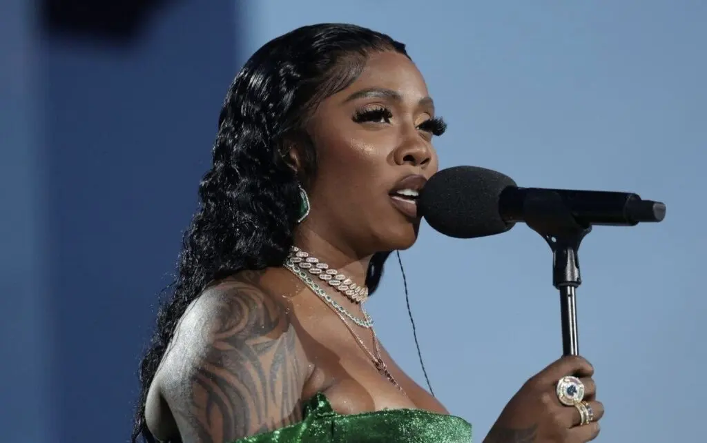 Tiwa Savage dénonce le manque de soutien médiatique et promotionnel envers les collaborations féminines dans l'Afrobeats