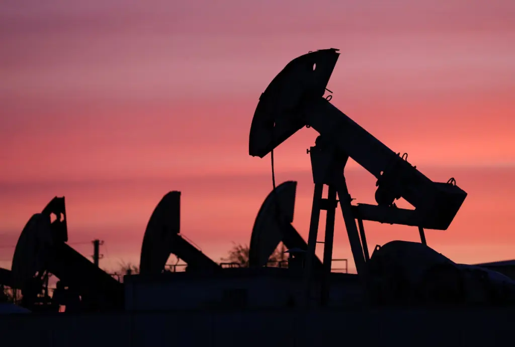 Le pétrole recule en fin de semaine malgré les tensions géopolitiques persistantes