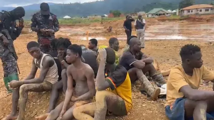 Le Ghana renforce sa stratégie contre l'orpaillage illégal après une nouvelle opération à Osino