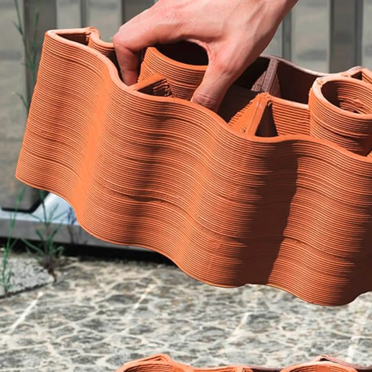 Des étudiants zurichois conçoivent un mobilier urbain en terre cuite imprimé en 3D pour rafraîchir les villes
