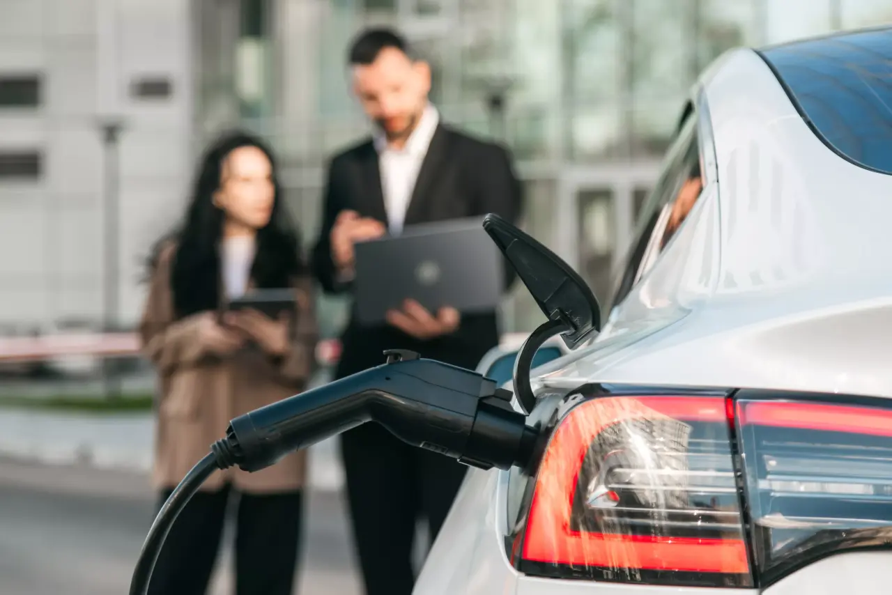 La hausse des prix des carburants renforce l'attractivité économique des véhicules électriques