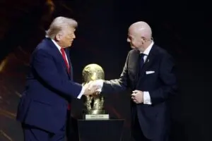 L'ONG FairSquare interpelle la commission d'éthique de la FIFA sur la neutralité politique de Gianni Infantino