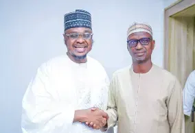 Ancien commissaire électoral de Gombe quitte l’APC pour soutenir la candidature du professeur Isa Ali Pantami à la gouvernance de l’État