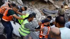 L'effondrement d'un immeuble à Gaza souligne la crise humanitaire et le risque accru pour les déplacés