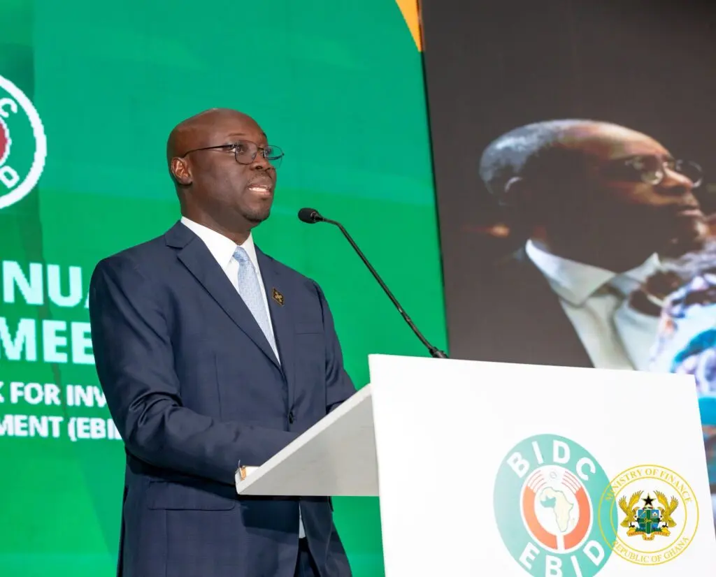 Le ministre des Finances ghanéen invite les entreprises à investir, annonçant une ère de transformation économique dès le budget 2027