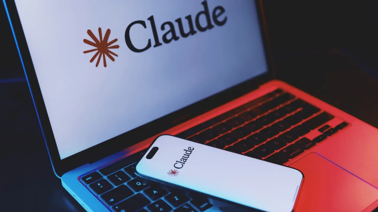 Un hacker français utilise l'IA Claude pour pirater des organisations politiques, alertant sur les risques pour la vie privée