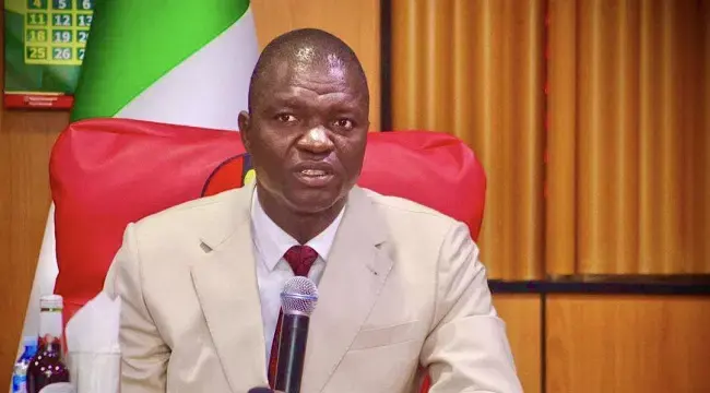 Au Nigeria, le gouverneur d'Ebonyi conditionne le maintien des élus locaux à une victoire électorale en 2027
