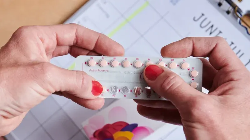 Contraception hormonale : les enjeux de santé publique derrière l'alerte sur les pilules au désogestrel