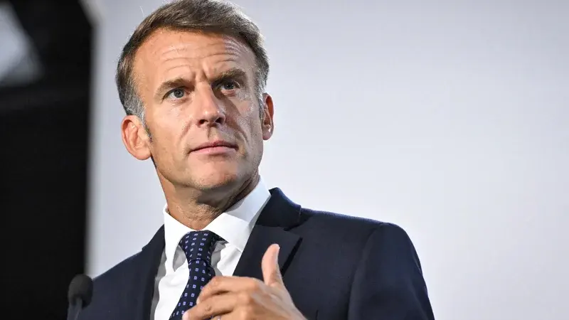 Emmanuel Macron entretient le flou sur son avenir politique au-delà de l'échéance de 2027