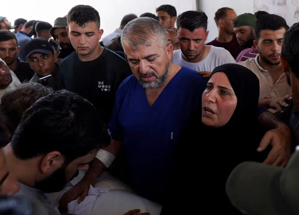 Des frappes israéliennes font trois morts à Gaza, dont le fils du directeur du ministère de la Santé, intensifiant les tensions du conflit