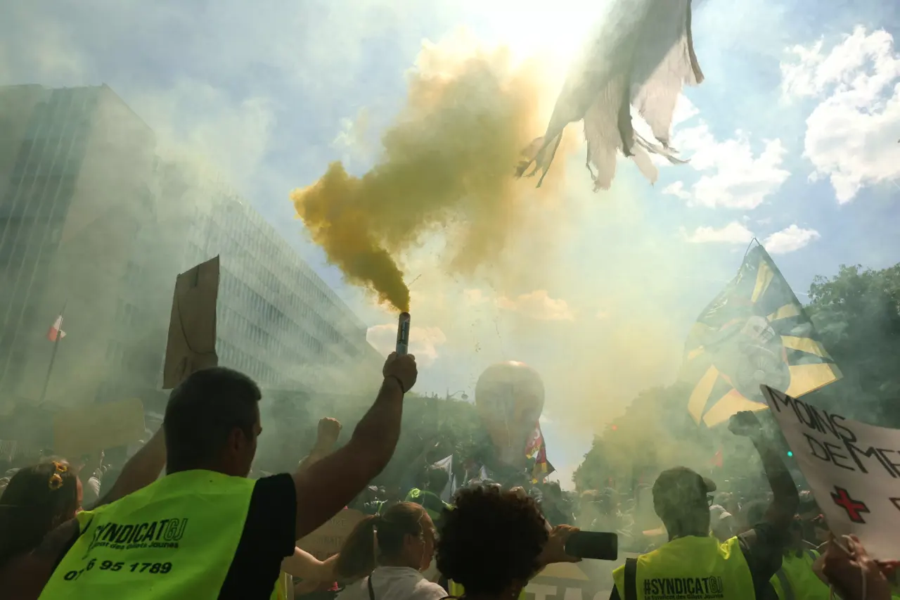 Face à l'envolée des prix du carburant, des appels à la mobilisation sociale se multiplient en France