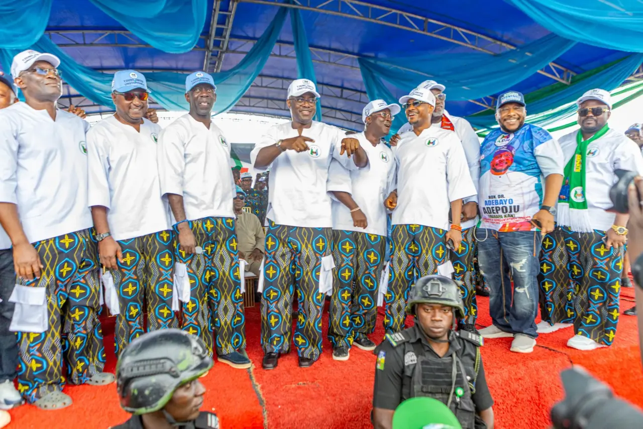 Seyi Makinde interpelle le président Tinubu sur ses engagements électoraux concernant la crise énergétique au Nigeria