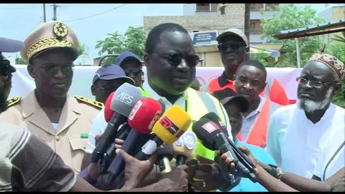 Déthié Fall, ministre des Infrastructures, félicite l’avancement du programme Promovilles à Kaolack : 4,2 km de routes réhabilitées pour 3 milliards de FCFA
