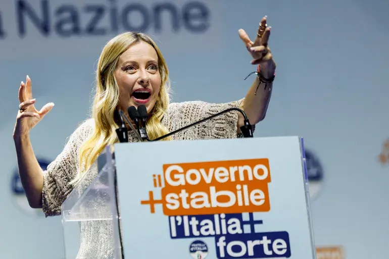 Italie : le gouvernement Meloni interdit le port du burqa et du niqab à l’école et plafonne les élèves étrangers à 30 %