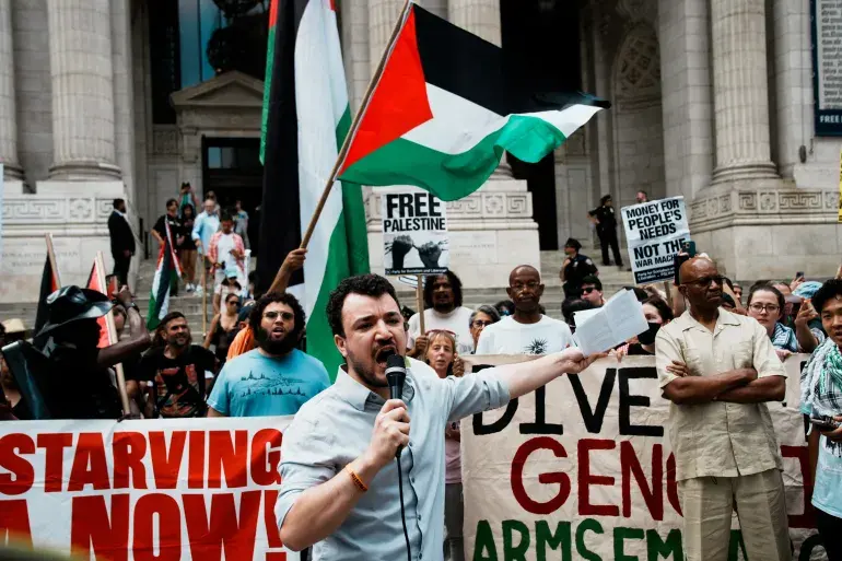 L'activiste Mahmoud Khalil poursuit l'université Columbia pour discrimination institutionnelle