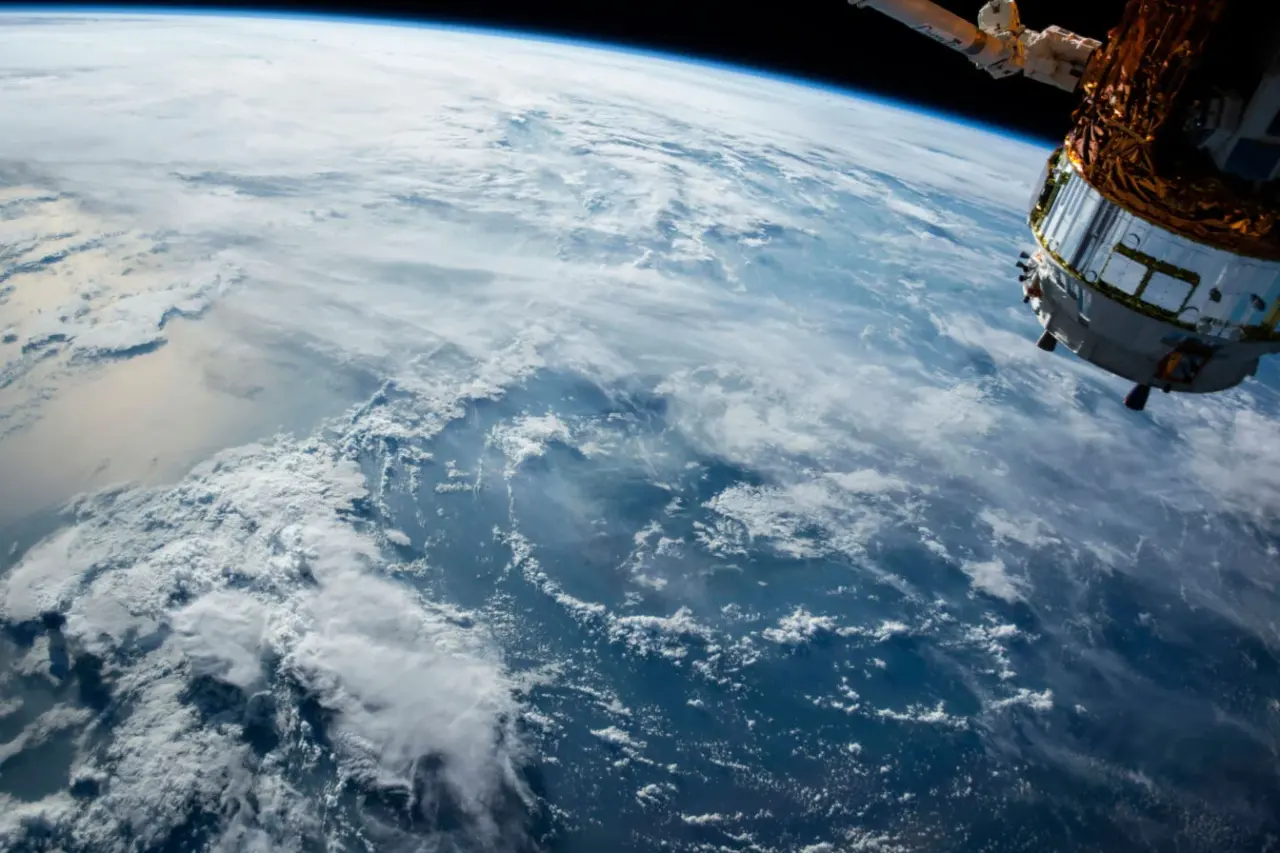 L'Agence spatiale européenne alerte sur la saturation critique de l'orbite terrestre et le risque de collisions en chaîne