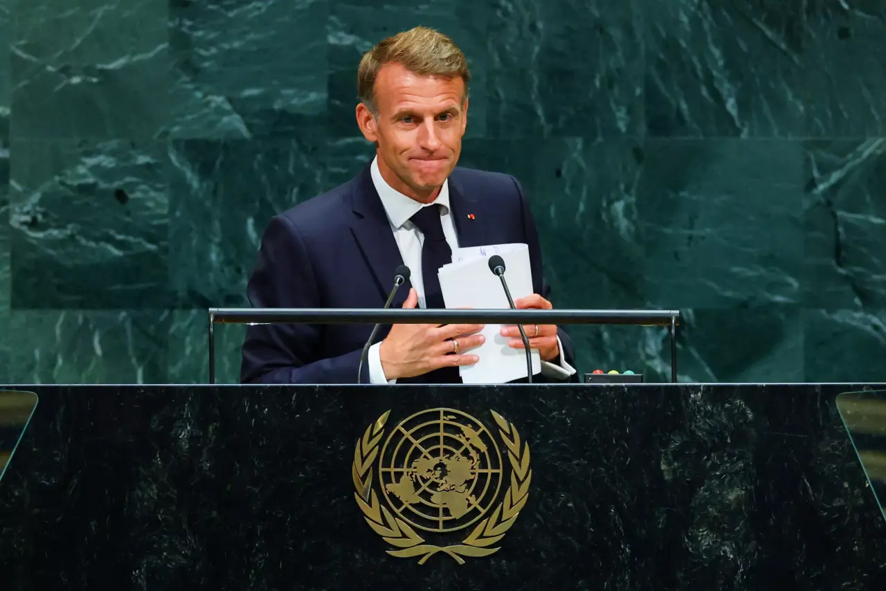 Emmanuel Macron assume le bilan du « quoi qu'il en coûte » face aux contraintes budgétaires actuelles
