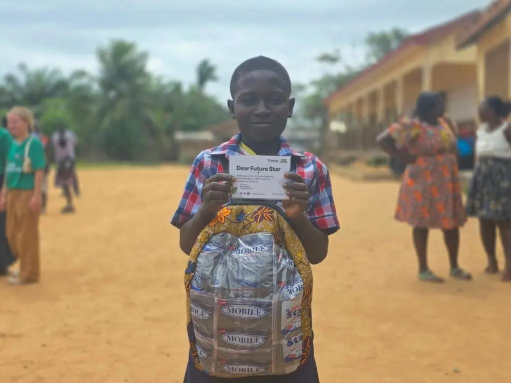 La YMCA transforme les déchets plastiques en fournitures scolaires dans la région occidentale du Ghana